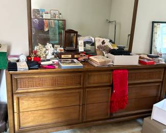 Thomasville MCM dresser with mirror 