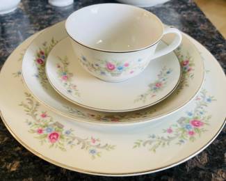 Lovely 43pc Vintage Set of "Fantasia" China from Japan