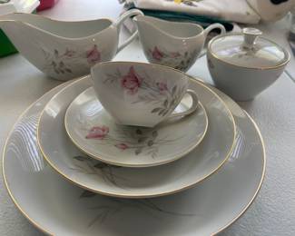 Beautiful Vintage  62Pc Set of "American Rose"
    From Japan