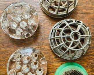 Super Cool Vintage Floral Frogs 