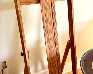 Floor mounted easel