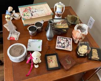 Assorted knick knacks on a wooden side table 