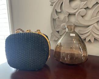 Vases, purse
