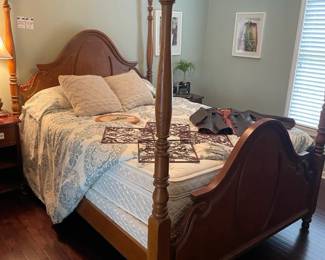Classical Style Four Poster Queen Bed Frame,  Dual Sleep Number Queen Mattress Set
