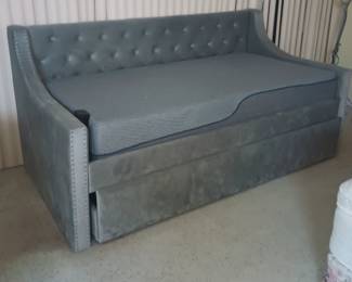 Futon trundle bed