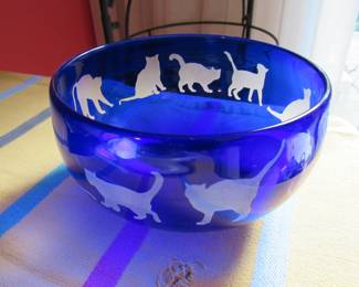 Nice assortment of art and collectibles for the cat enthusiast