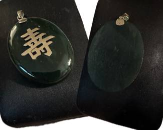 14kt gold jade pendant
