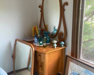 antique vanity with mirror, mirror in front goes to the matching dresser