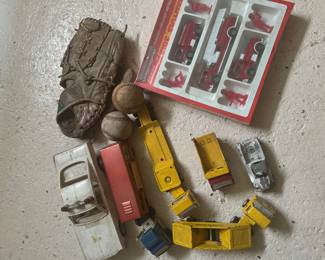 VINTAGE TOYS 