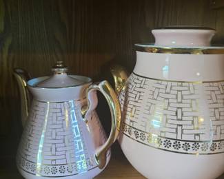 ENGLISH TEAPOT AND COOLER 