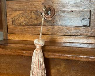 DETAILS ON EAST LAKE DRESSER 