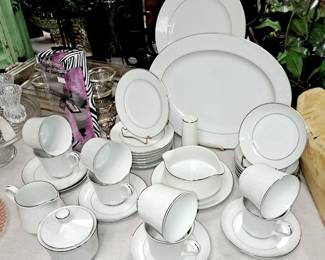 Much china, pottery and glassware. Crown Victoria "Lovelace" 47 pcs. set