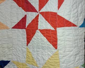 Much linens, quilts and blankets