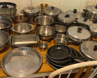 Assorted Cookware (Pots and Pans)