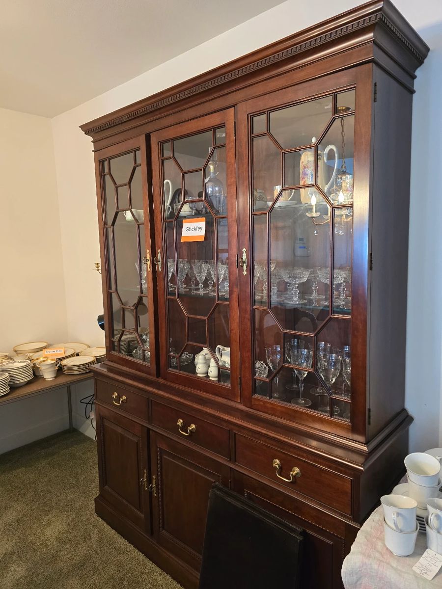 Stickley hutch 