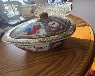 Chinese medallion tureen