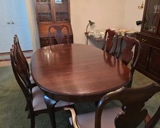 Stickley dining room table w 6 chairs