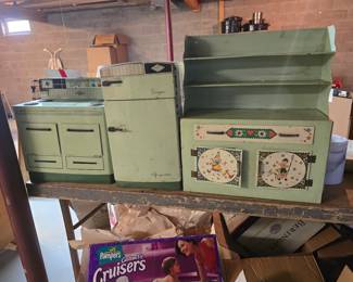 Wolverine kitchen set