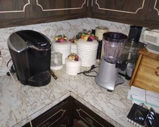 Lots of Great Kitchen items, Cannister Set, Food Processors,