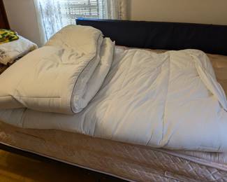 Nice & clean Fieldcrest Mattress cover King size