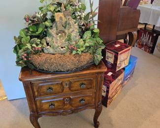 Henredon side table/chest