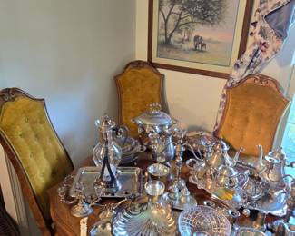 68" Table & 2 18" leafs and 6 chairs