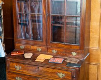 Antique mahogany biblioteche