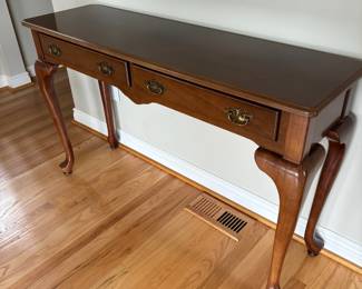 Queen Anne Style Entryway Console |