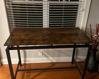 STANDING HEIGHT DESK / WORK TABLE