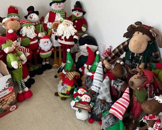 LOADS OF CHRISTMAS DECOR