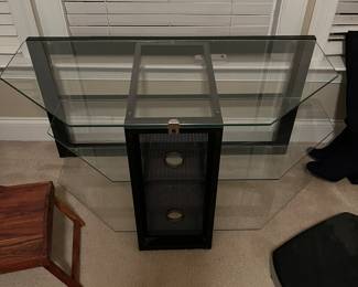 TV / TECH STAND