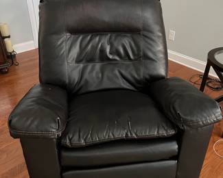 COZY LEATHER RECLINER