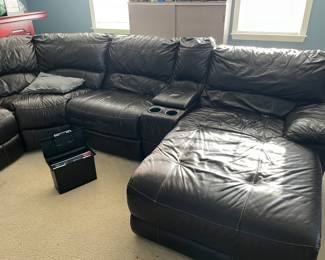 SIX PIECE AUTOMATIC RECLINING LEATHER SECTIONAL