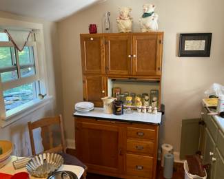 VERY NICE BAKERS CABINET