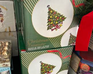 DINNER SETS - 20 PIECES EACH - 6 SETS OF 4