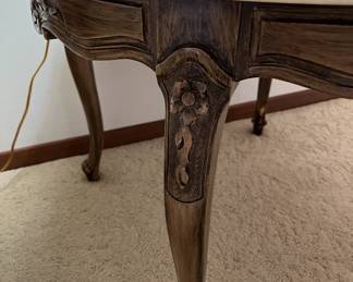 DETAILS OF MARBLE LAMP TABLE