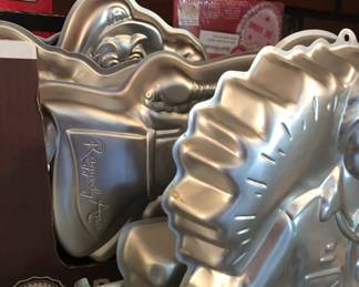 CAKE MOLDS