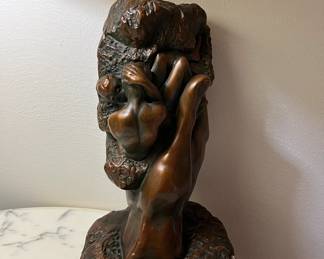 ART - LOVERS IN HAND