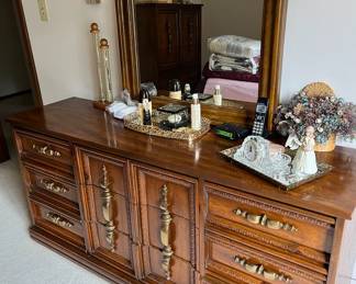 DRESSER & MIRROR