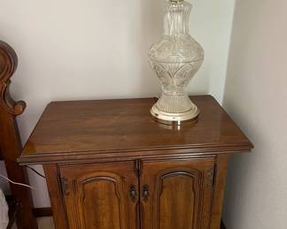NIGHT STAND & CRYSTAL LAMP