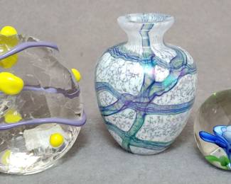 LM039 Art Glass Bud Vase and Paperweights