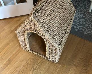 Decorative wicker rope dog housec