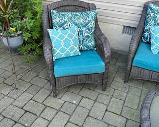 Outdoor patio set with cushions 
