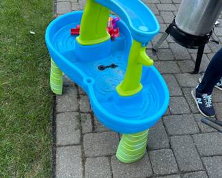 Toy sand or water table 