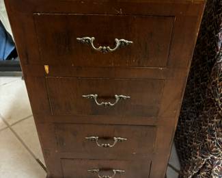 SIDE TABLE CHEST