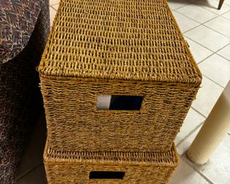 LARGE HINGED STRAW BASKET