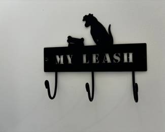 METAL DOG LEASH RACK