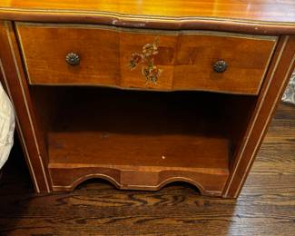NIGHTSTAND WITH FLORAL DESIGN