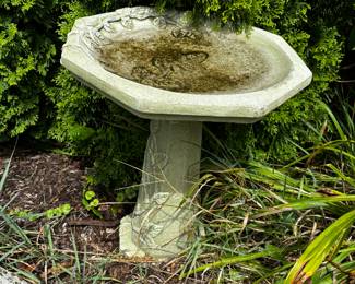 BIRDBATH WITH FLORAL DECOR
