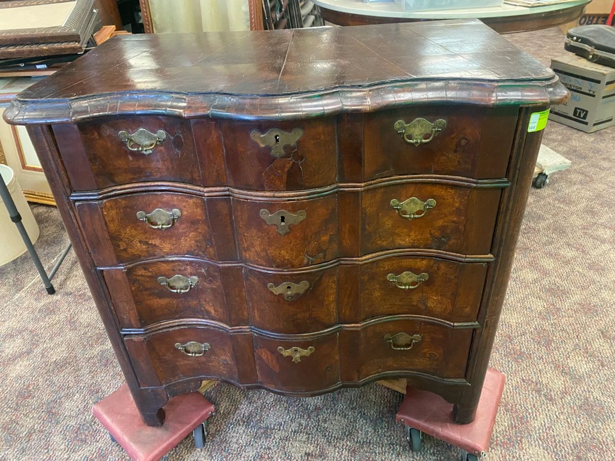 Early 18th c. Burl Wood Serpentine Chest